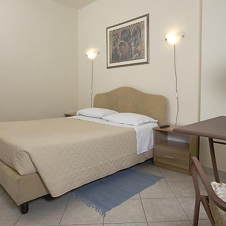 Il Melograno Hotel Foligno Bagian luar foto
